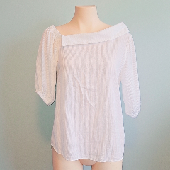 2️⃣9️⃣/4️⃣ Asymmetrical collar white shirt - Picture 1 of 7